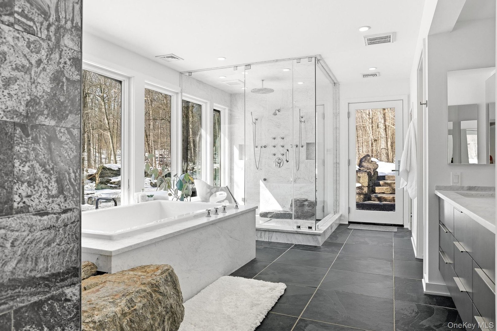 150 N Healy Avenue Photo 26