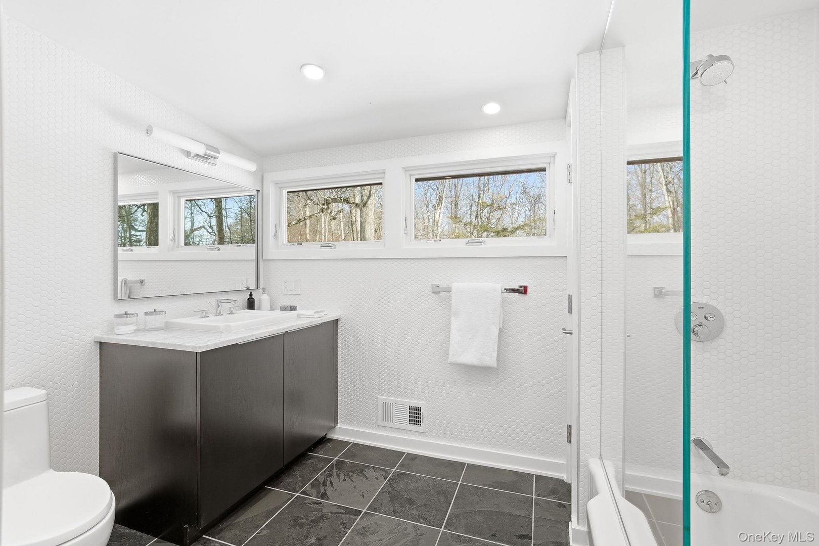 150 N Healy Avenue Photo 17