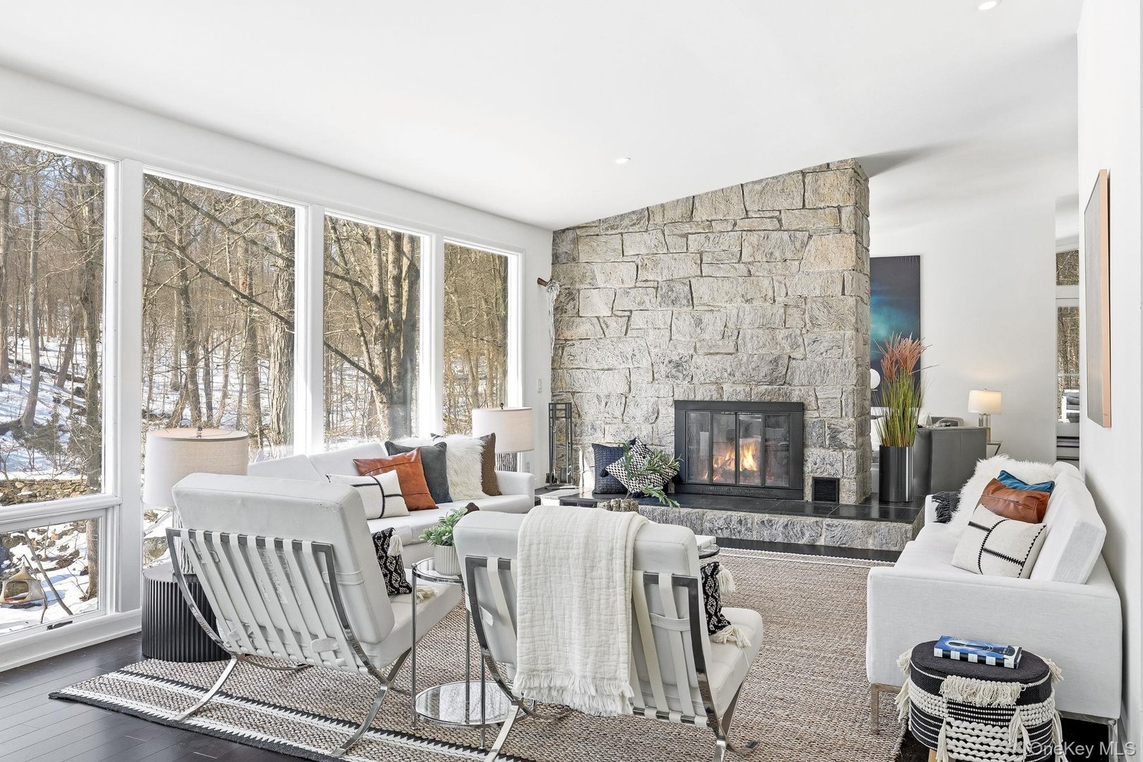 150 N Healy Avenue Photo 1