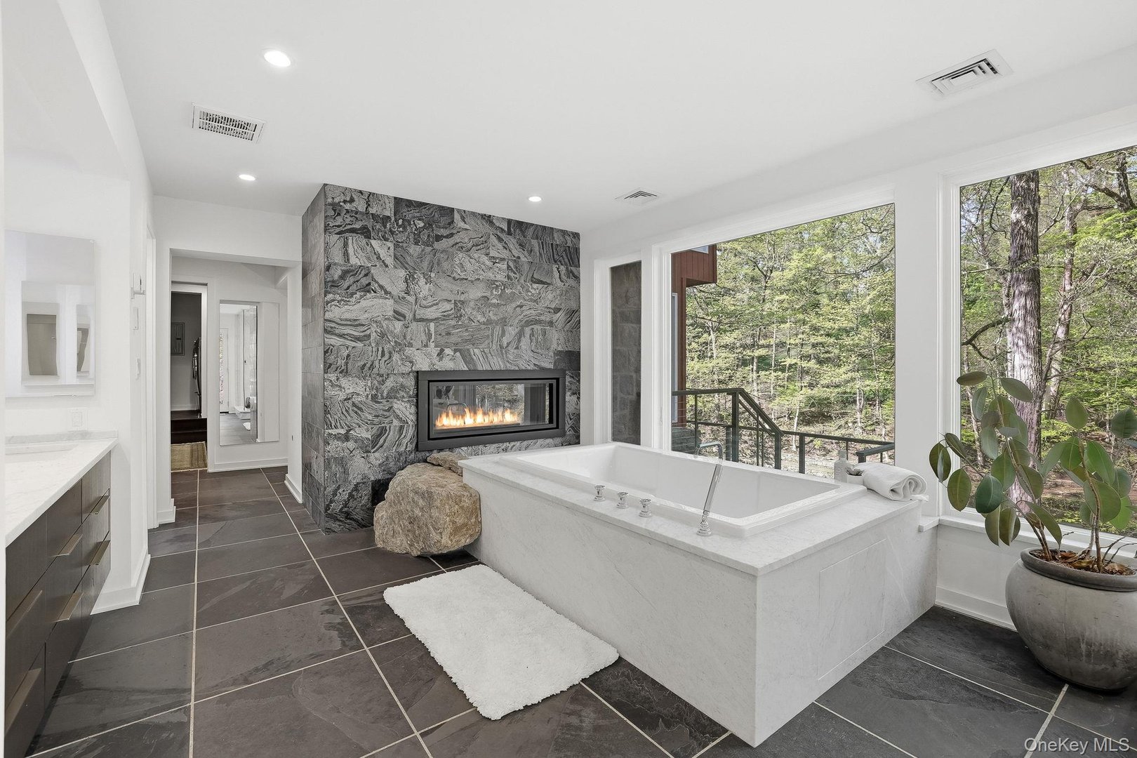 150 N Healy Avenue Photo 28