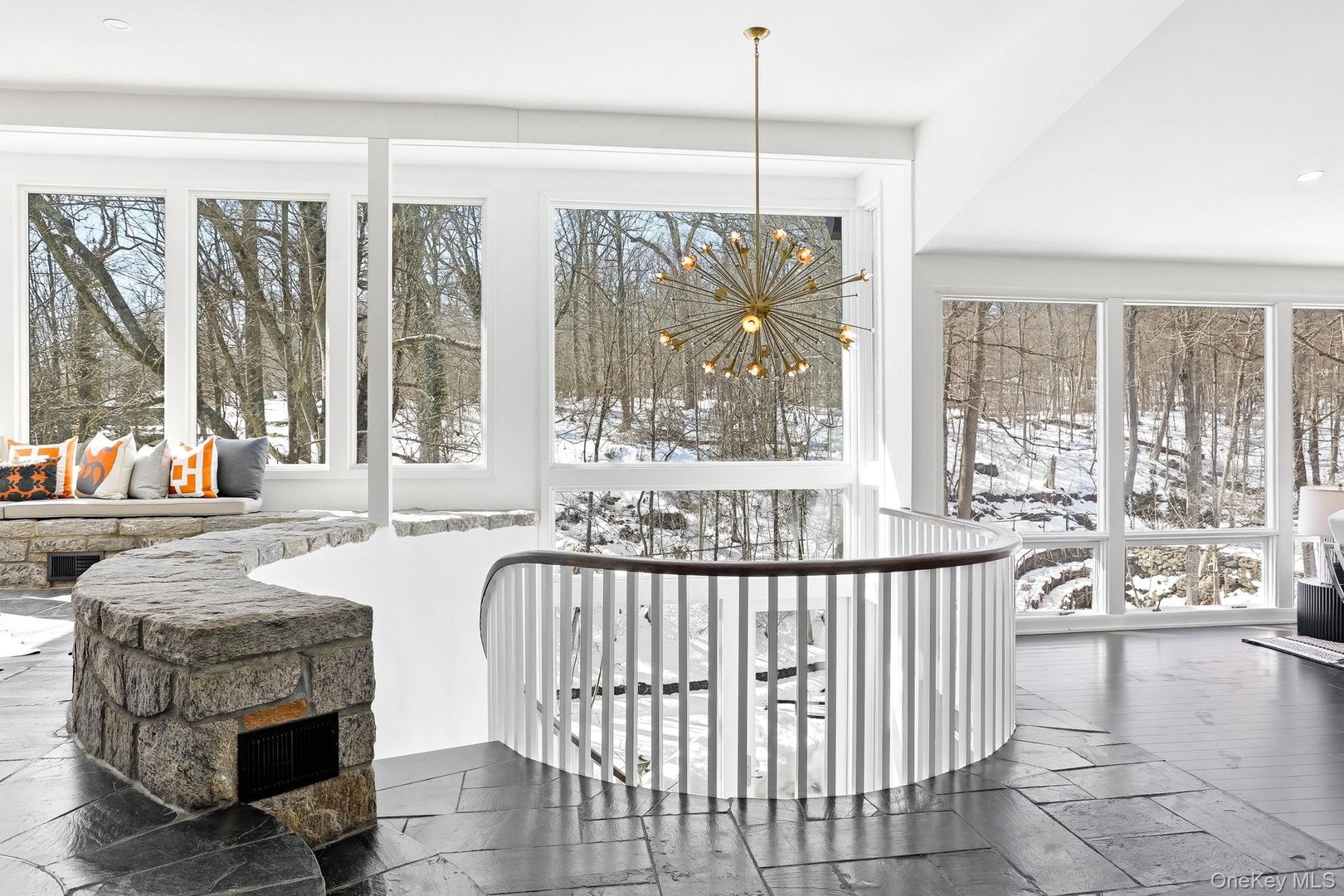 150 N Healy Avenue Photo 7