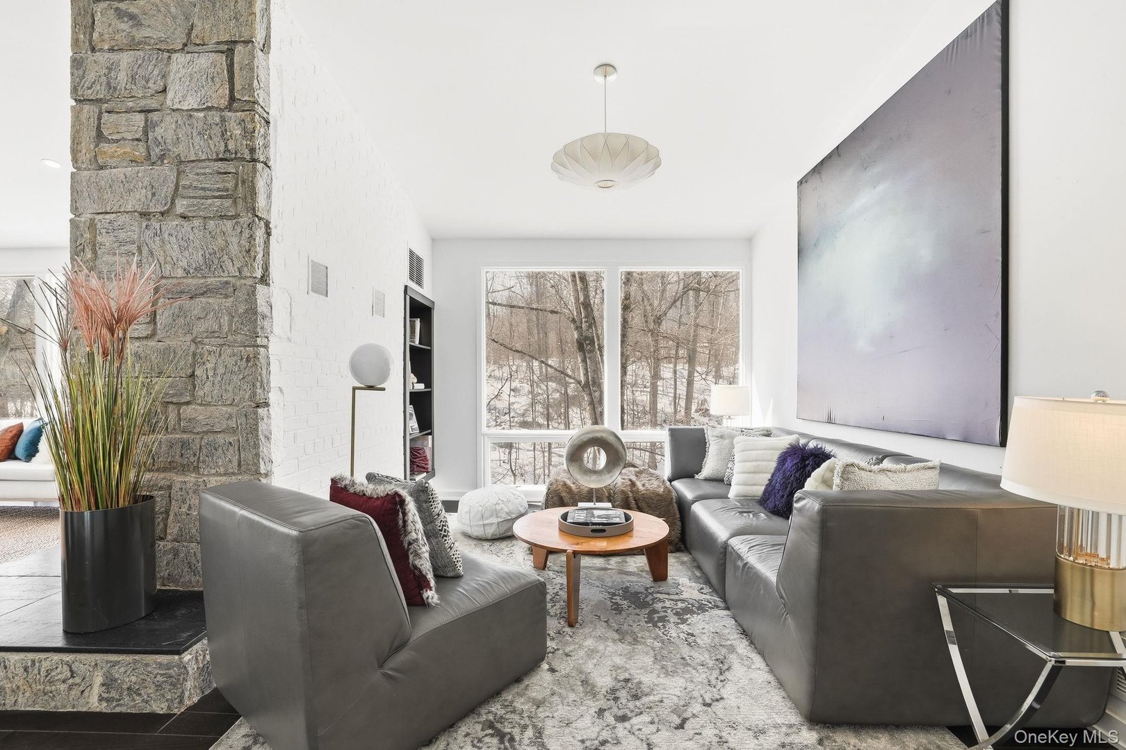 150 N Healy Avenue Photo 3