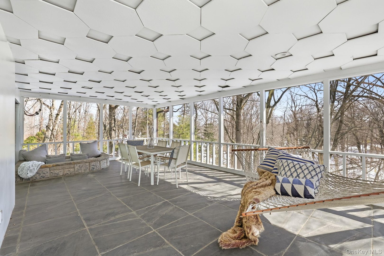 150 N Healy Avenue Photo 8