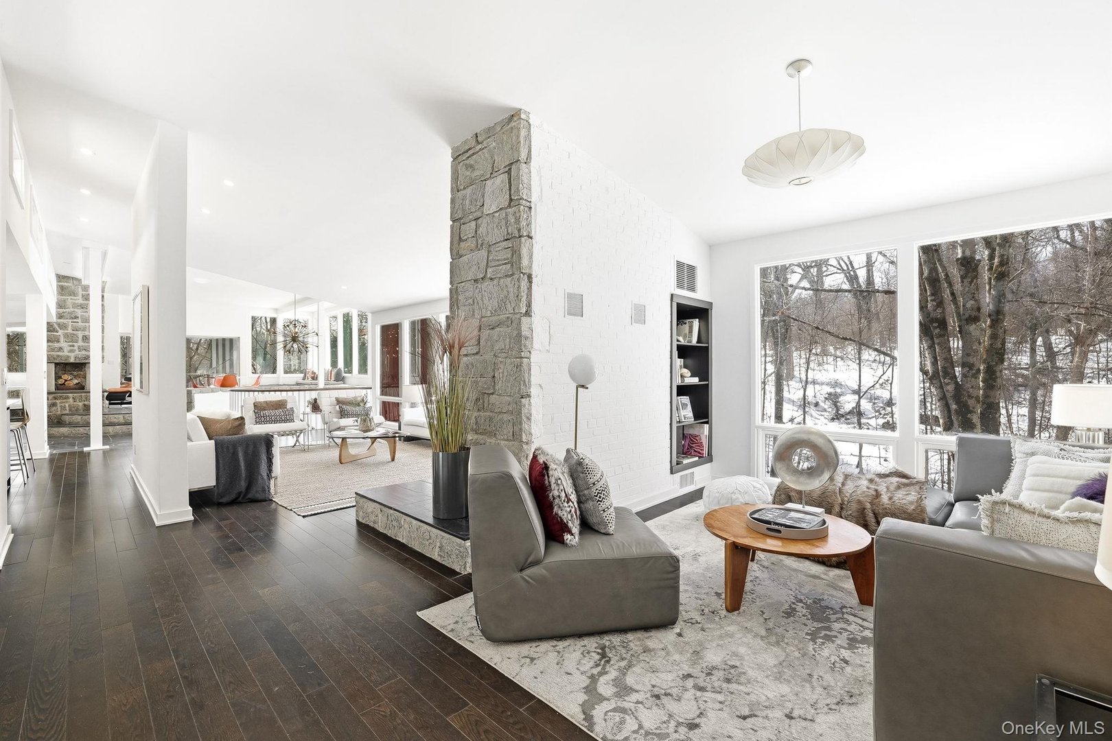 150 N Healy Avenue Photo 4