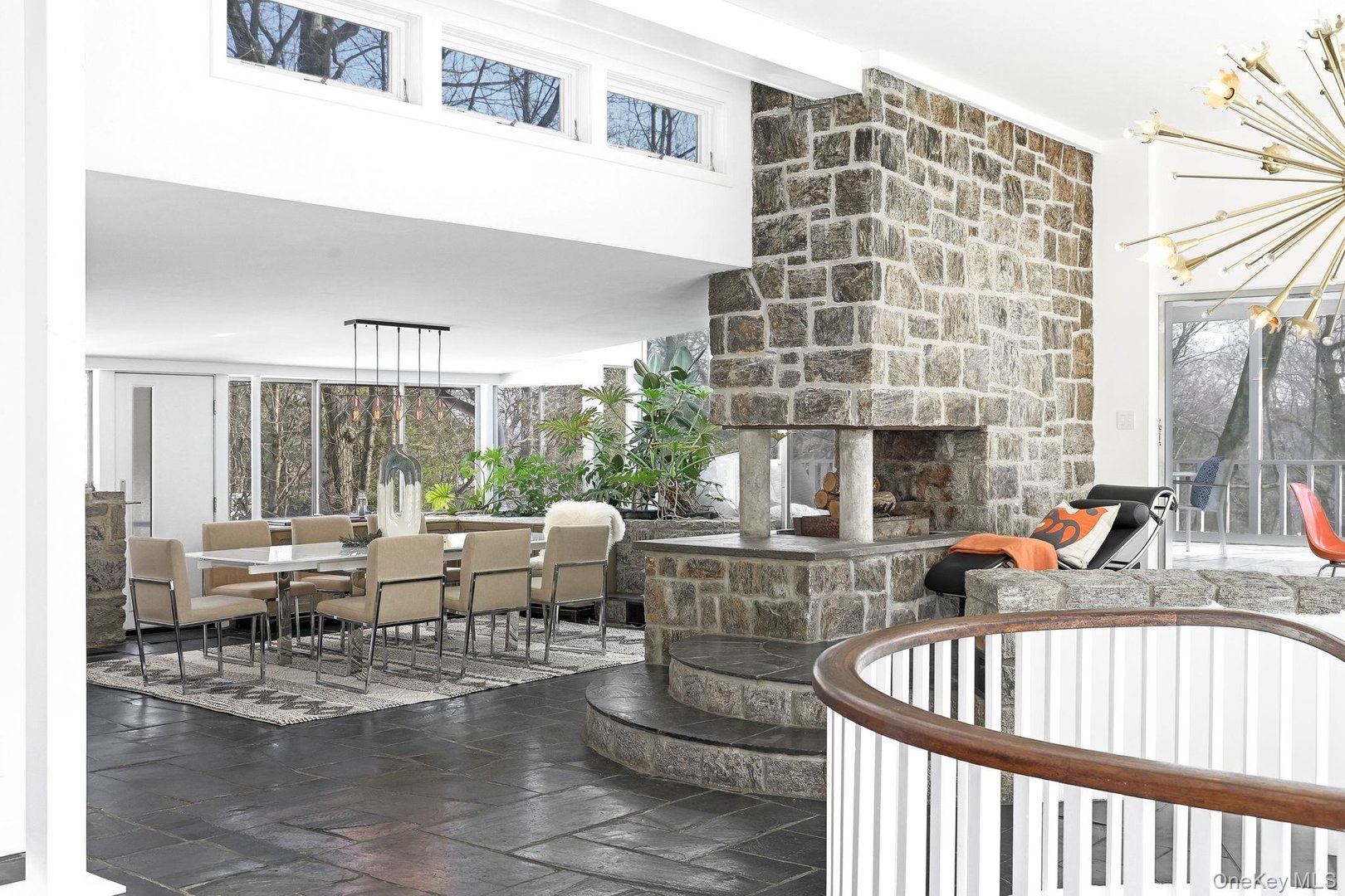 150 N Healy Avenue Photo 6