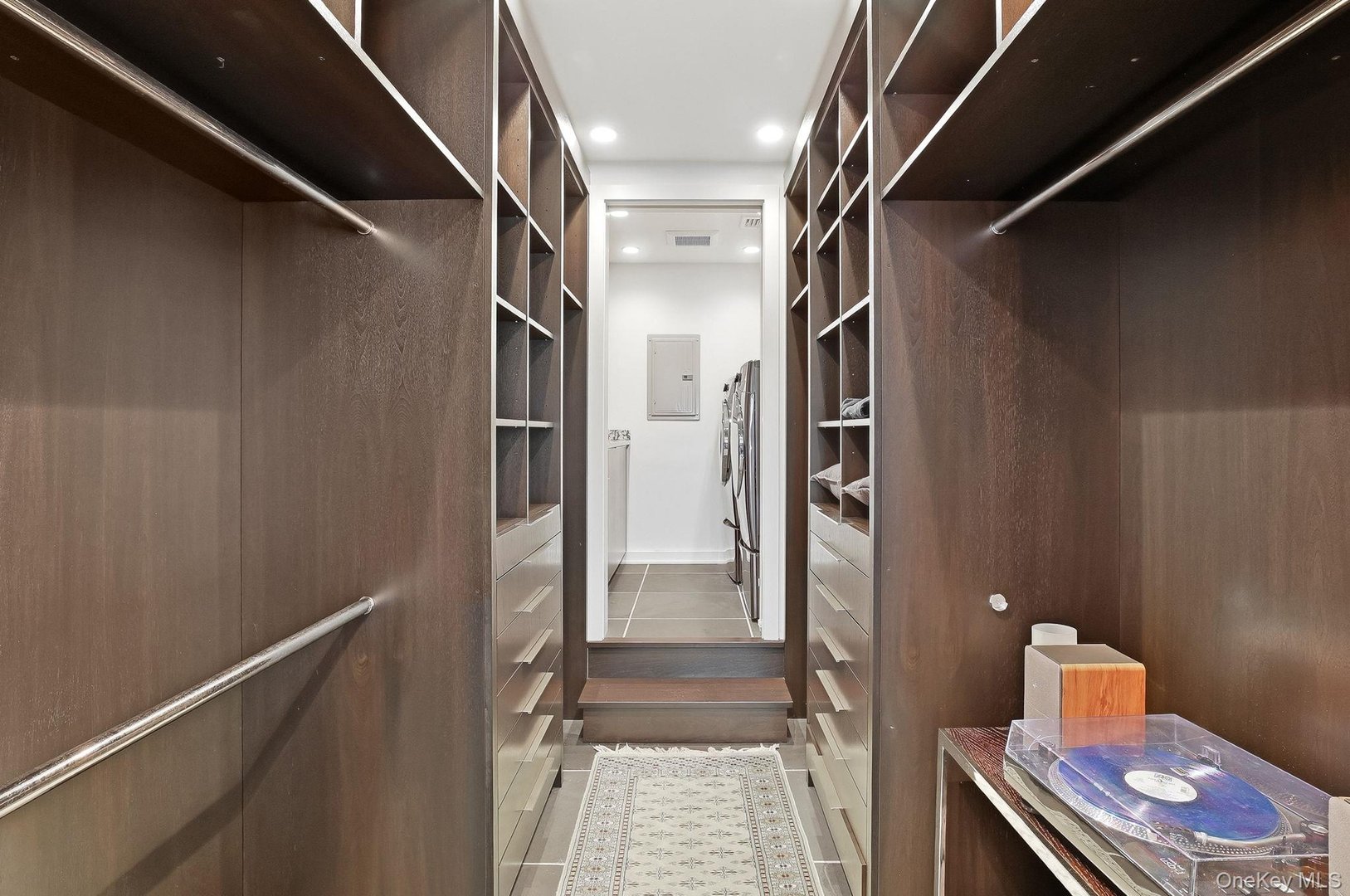 150 N Healy Avenue Photo 25