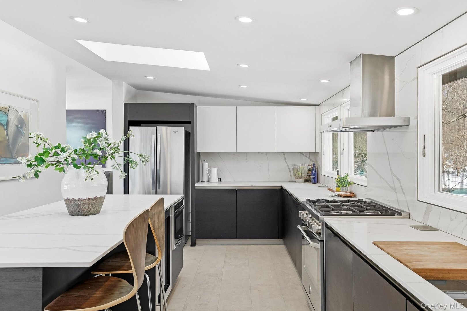 150 N Healy Avenue Photo 16