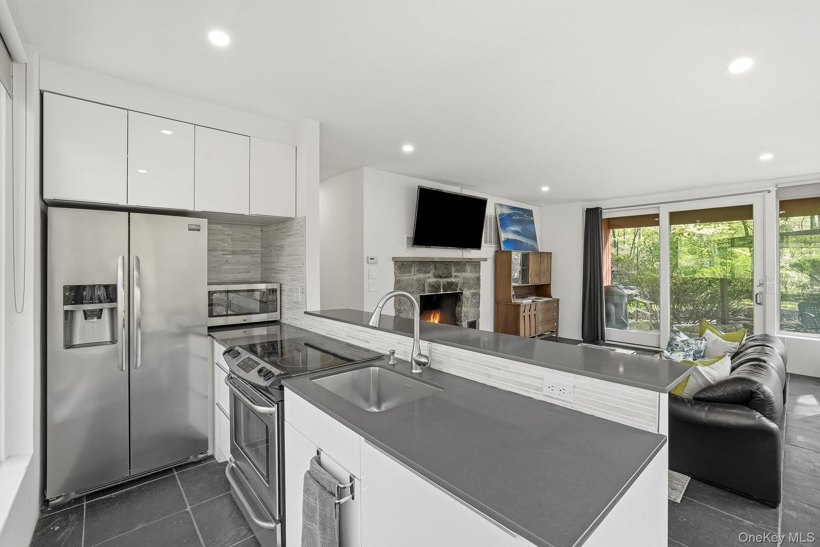 150 N Healy Avenue Photo 14
