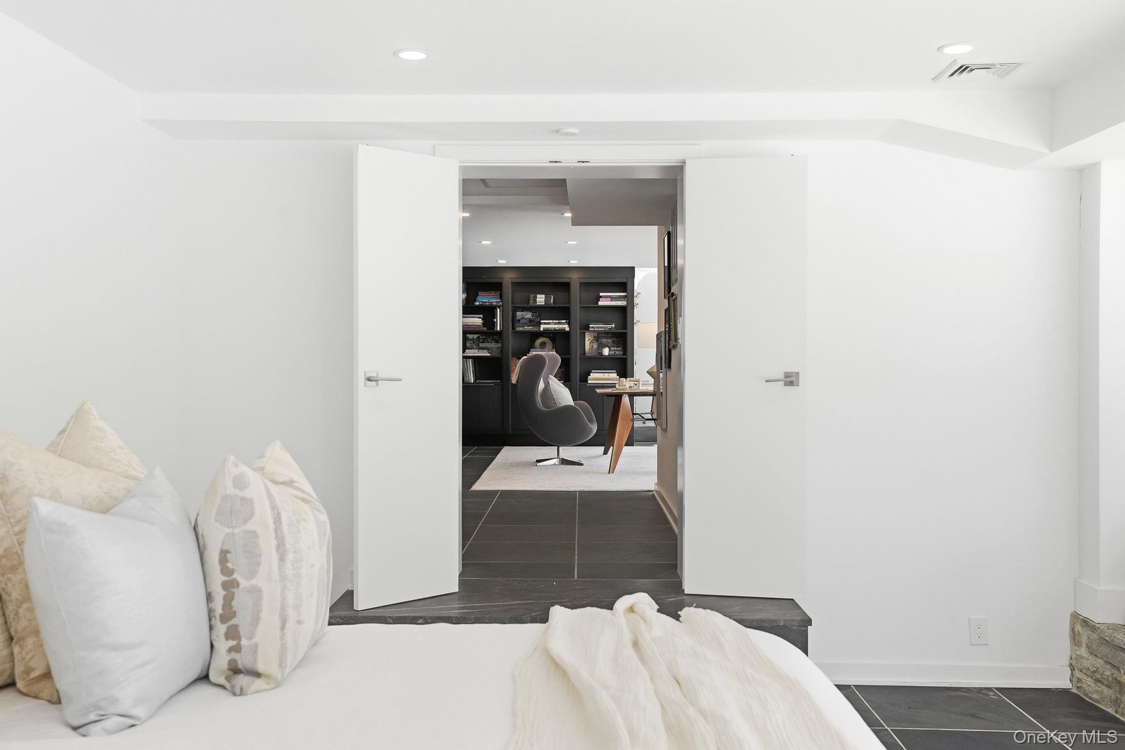 150 N Healy Avenue Photo 24