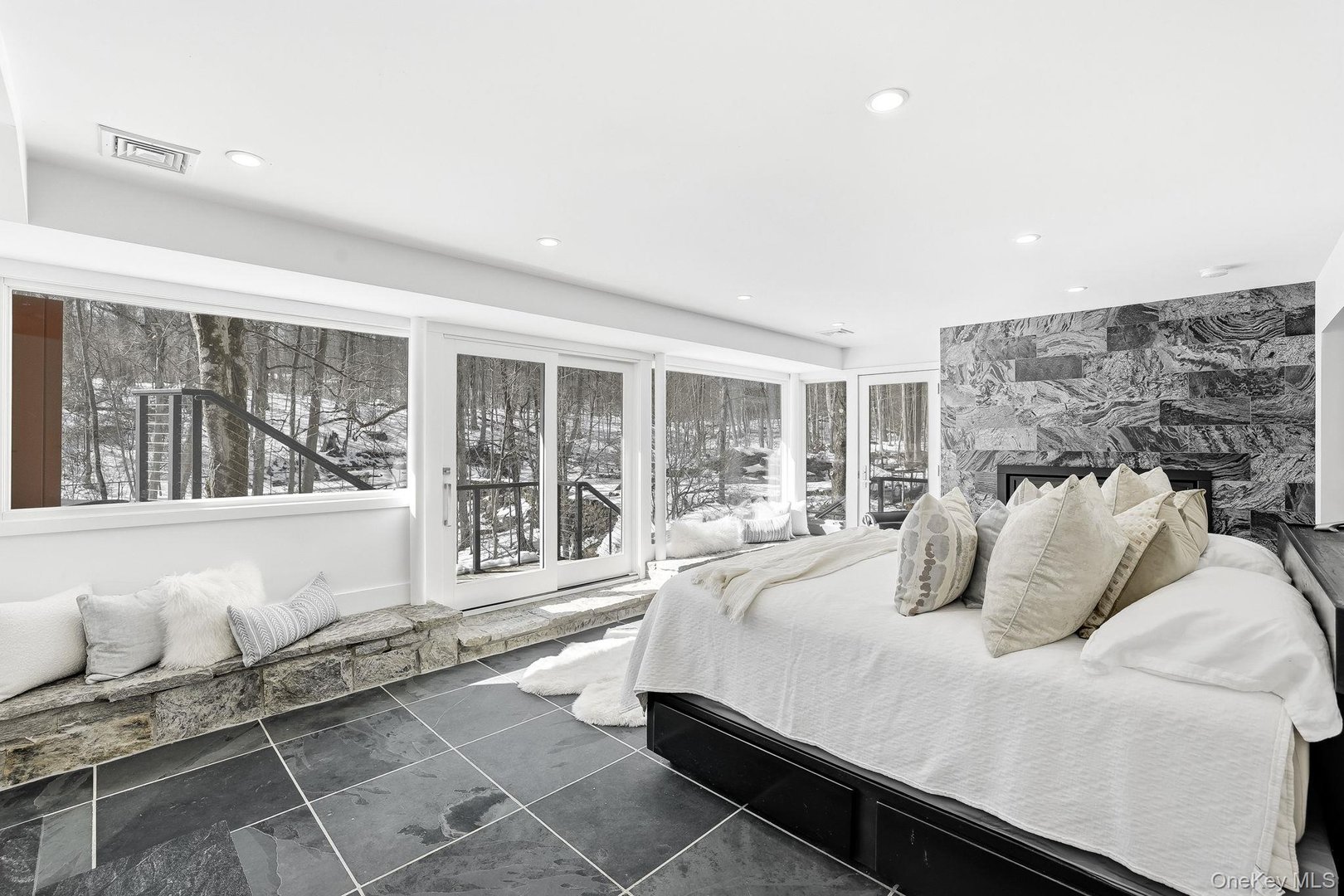 150 N Healy Avenue Photo 23