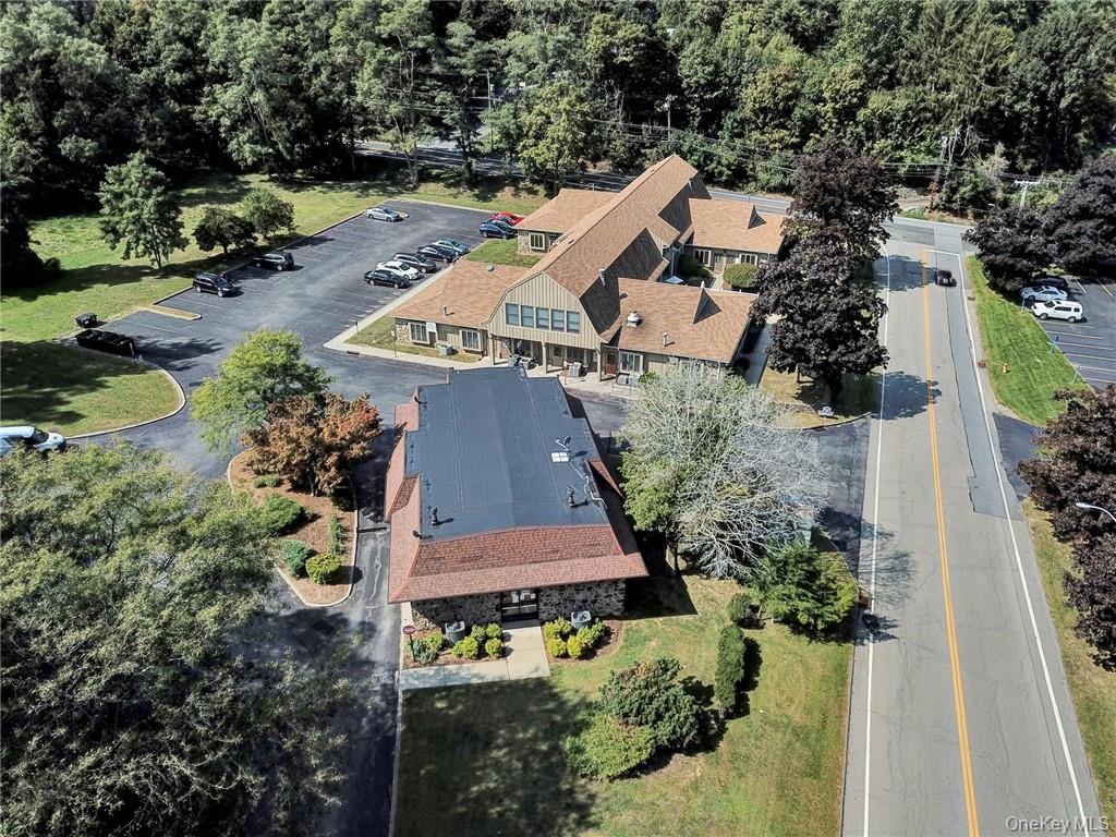 1 Baltic Place Photo 5