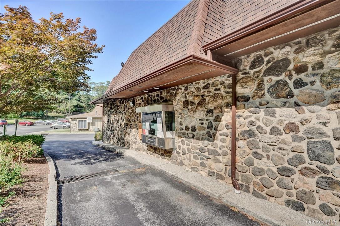 1 Baltic Place Photo 10