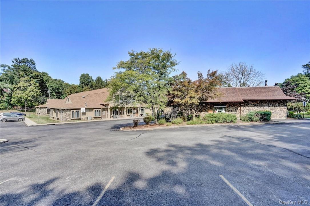 1 Baltic Place Photo 4