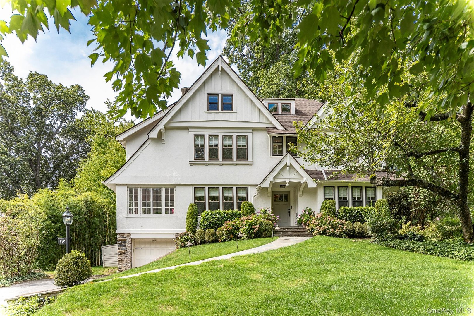 119 Pondfield Road W Photo 1