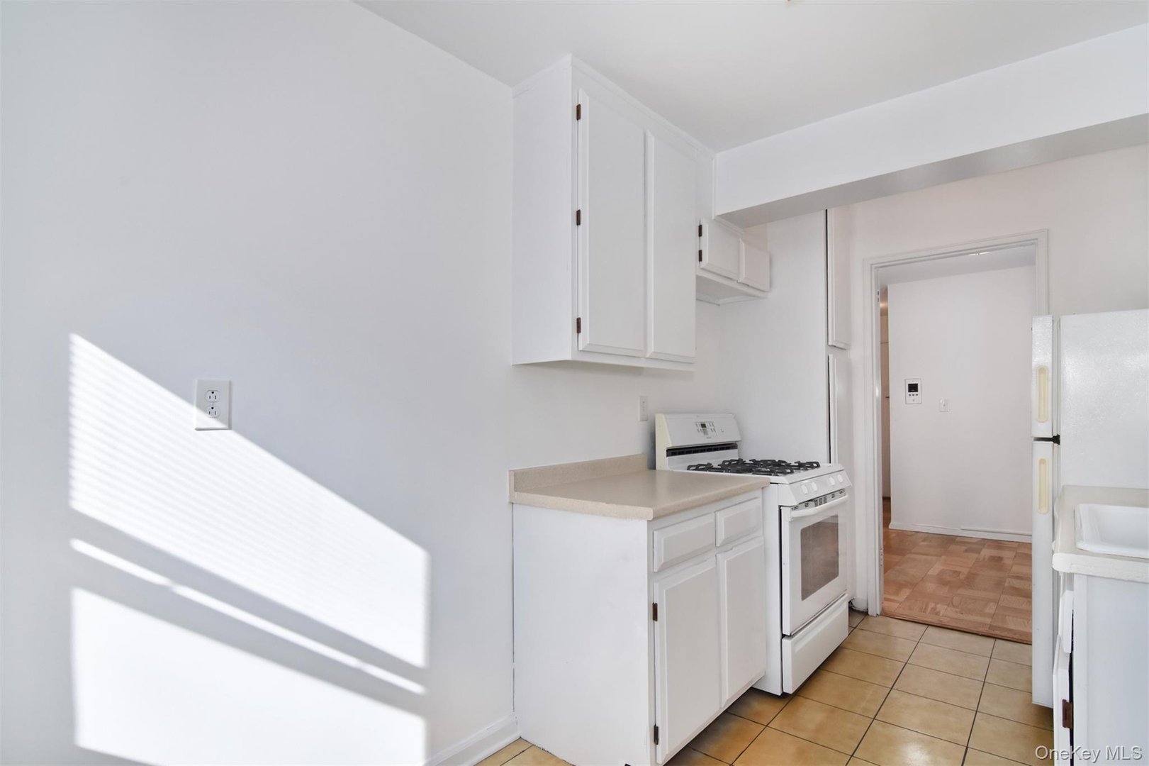 14 Westview Avenue  #204 Photo 12