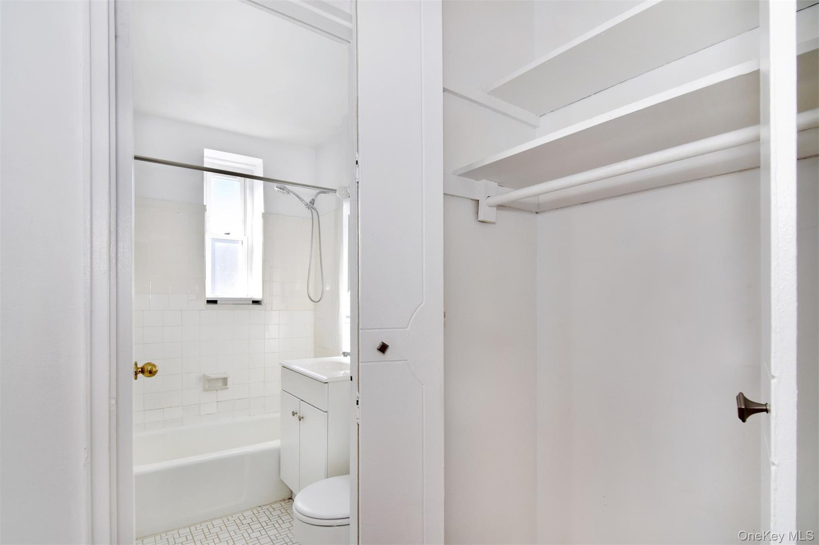 14 Westview Avenue  #204 Photo 18