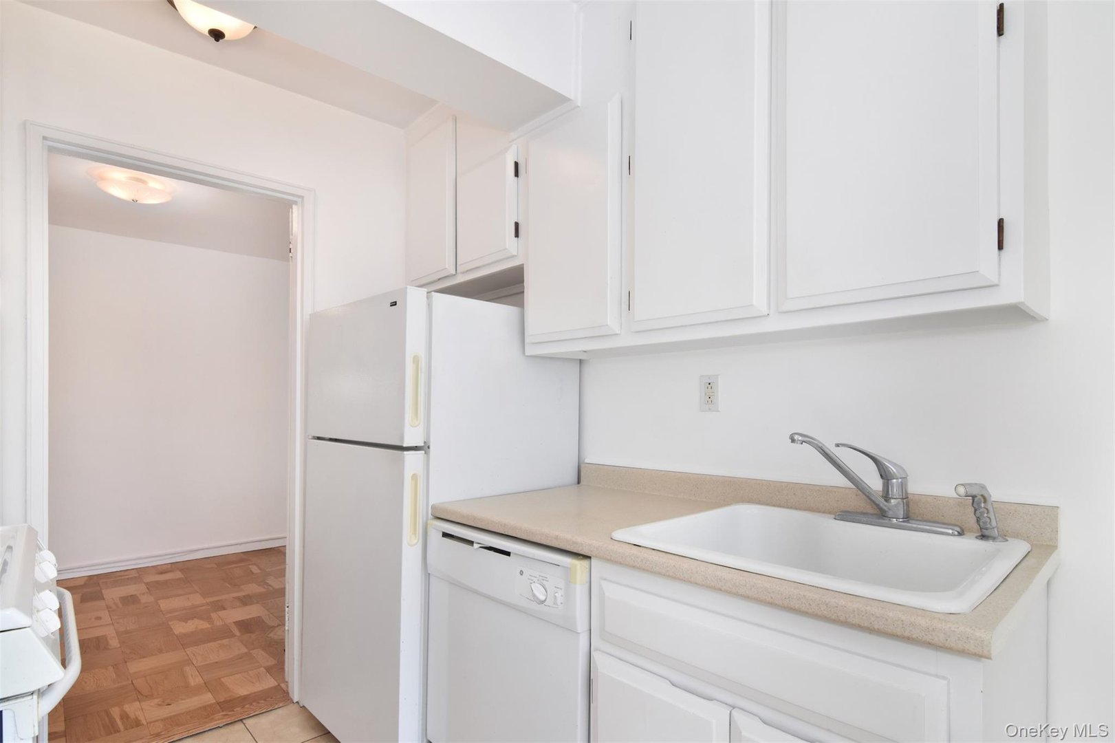 14 Westview Avenue  #204 Photo 13