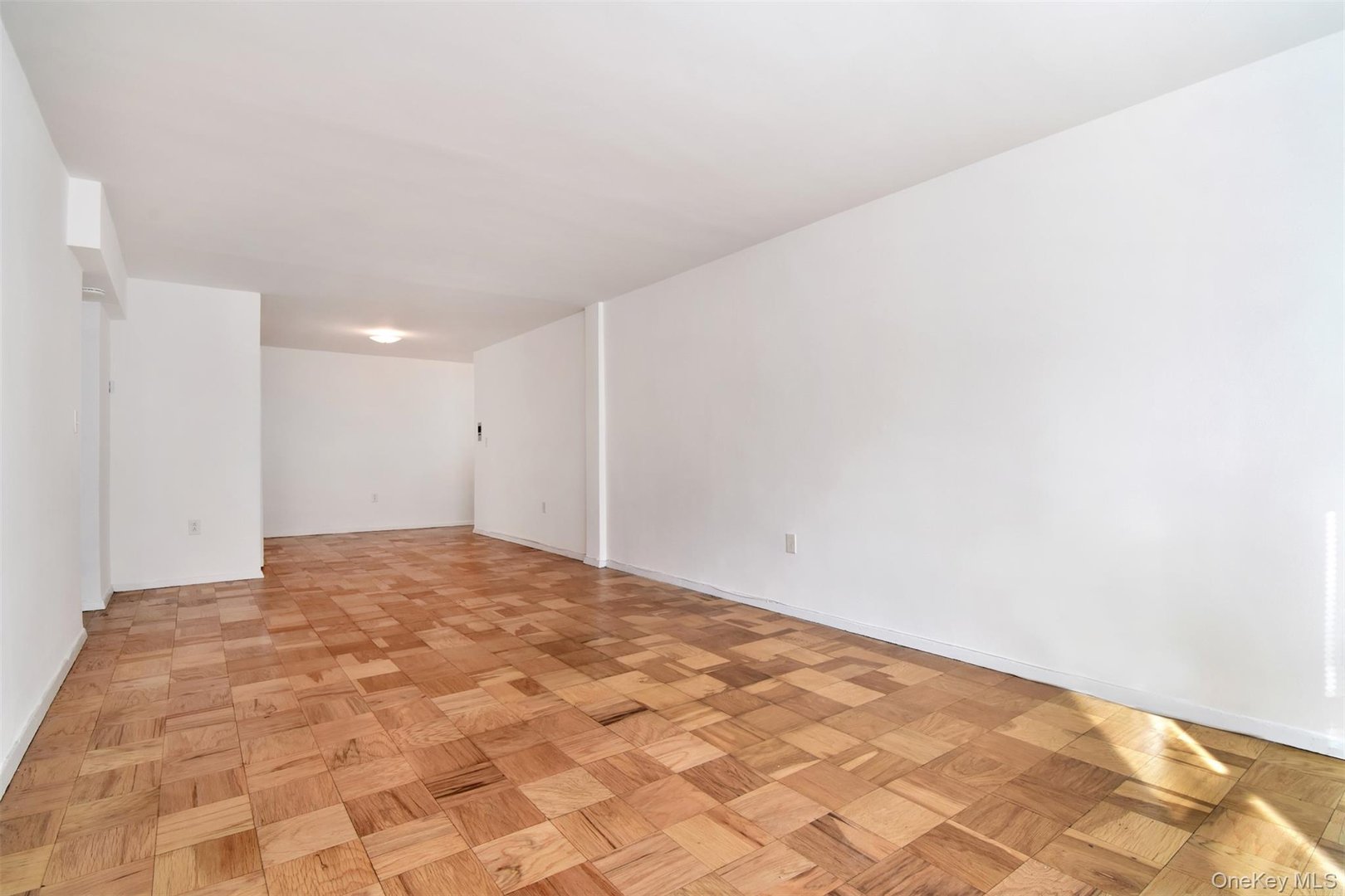 14 Westview Avenue  #204 Photo 8