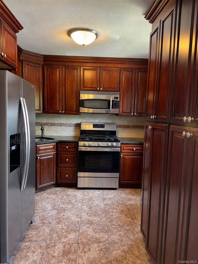 8 Leewood Circle  #5R Photo 3