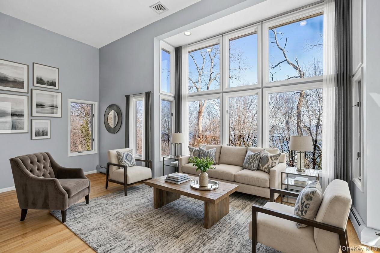 699 Route 9W S Photo 1