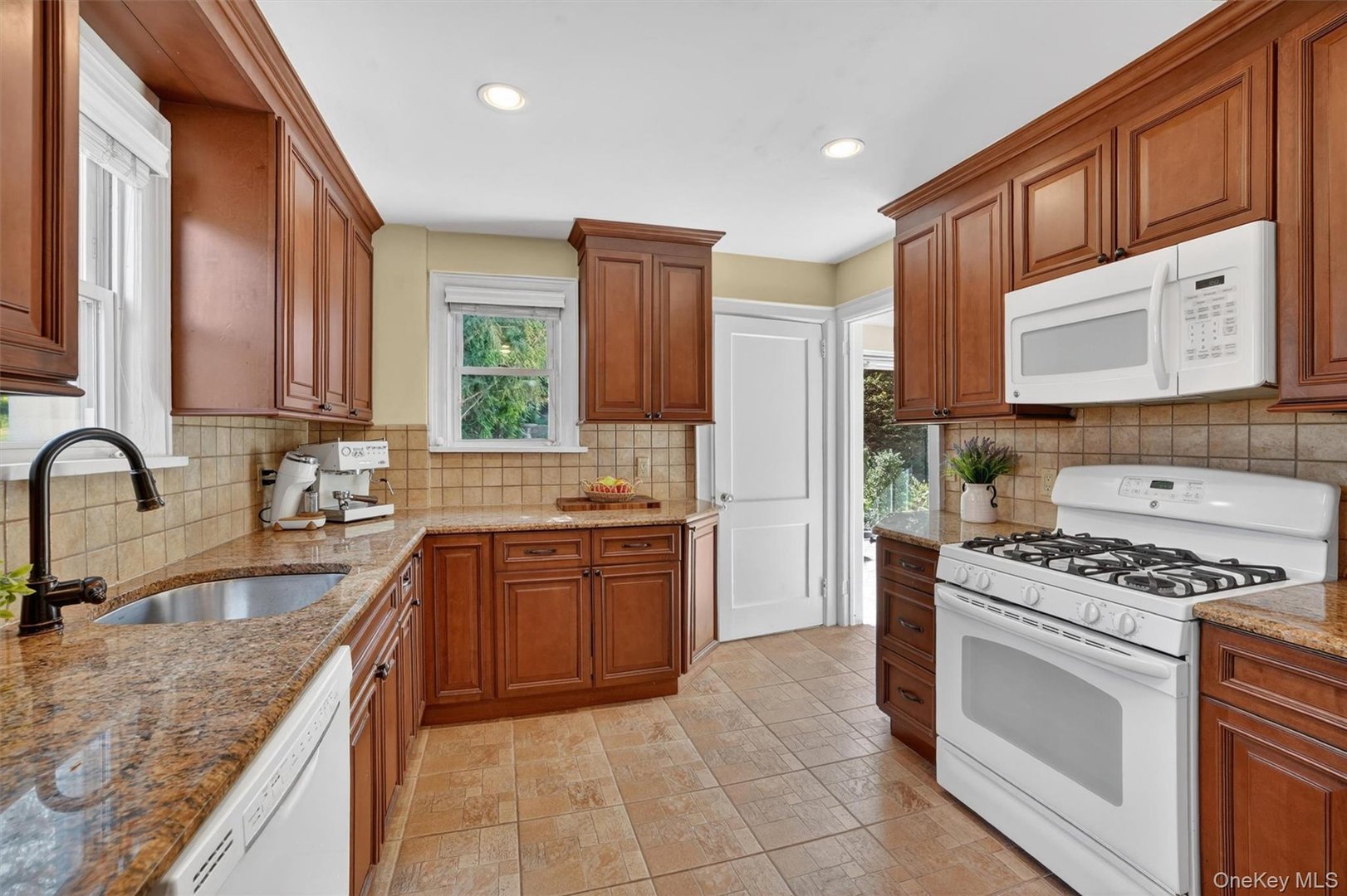 404 Bronxville Road Photo 22