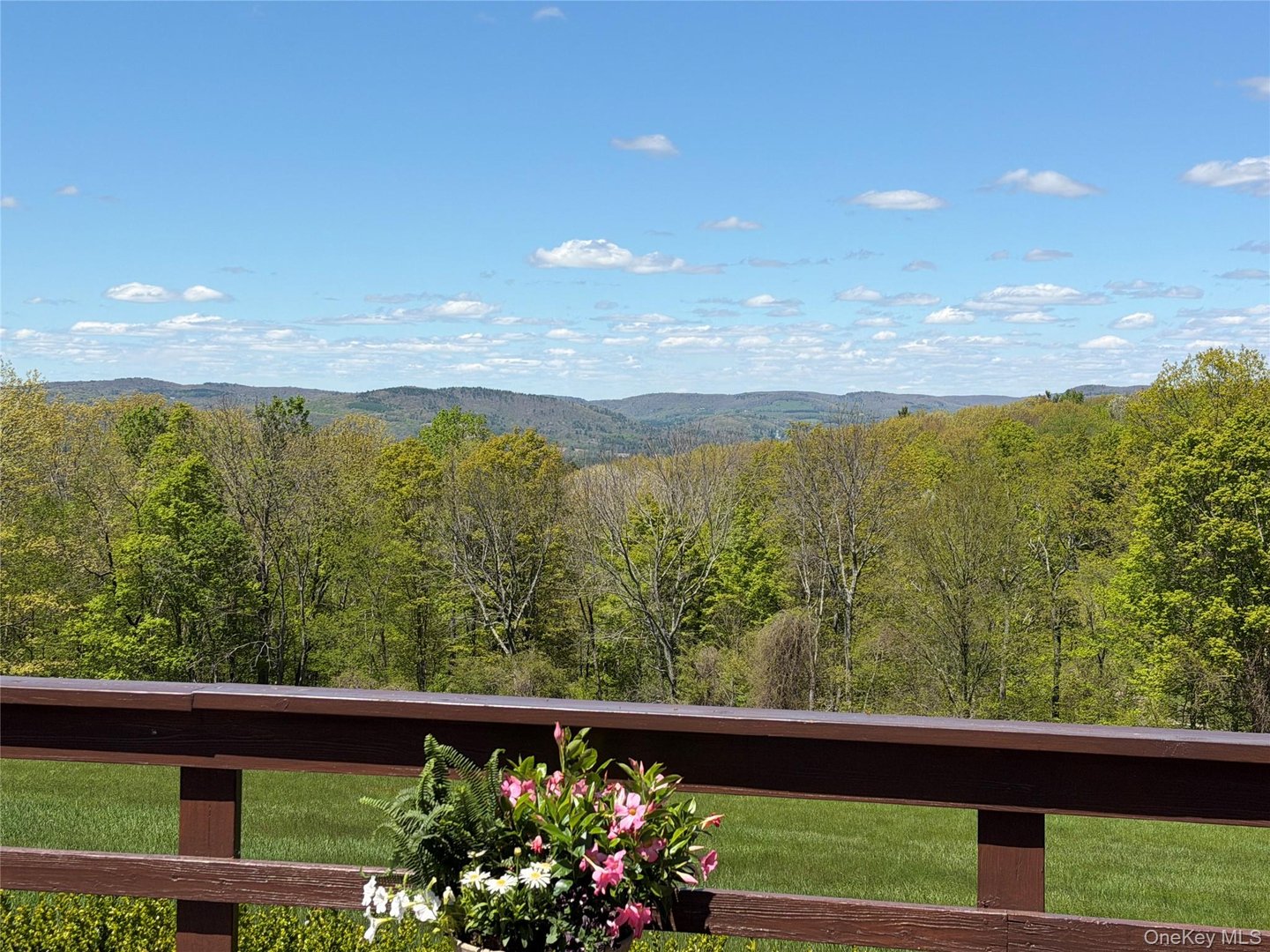 523 Breezy Hill Road Photo 1
