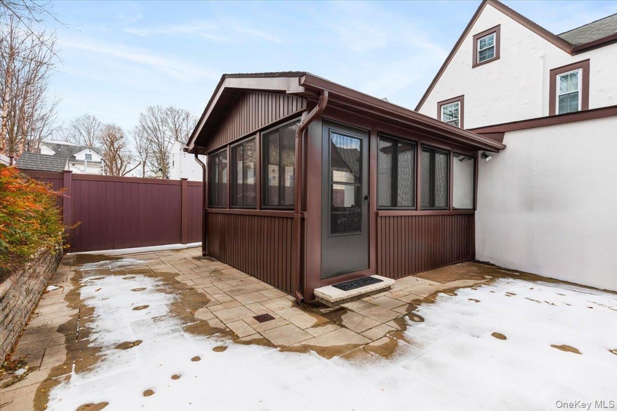 212 Manhattan Avenue Photo 33