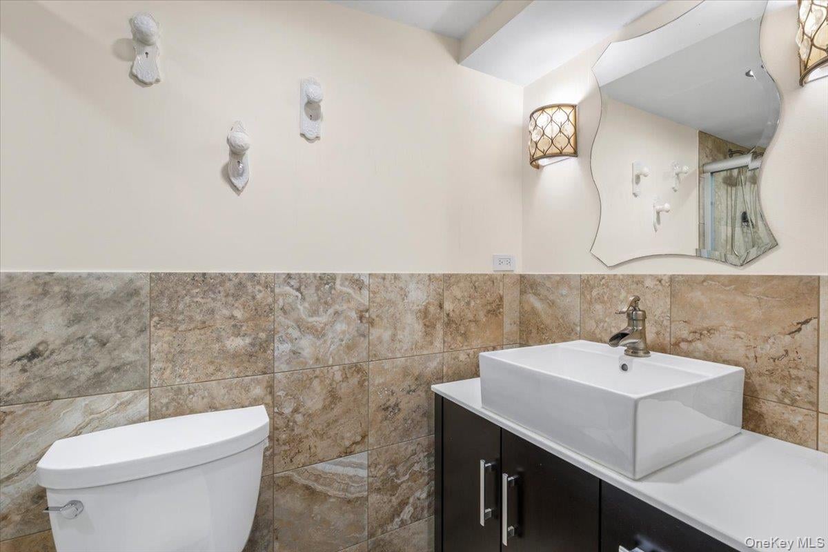 212 Manhattan Avenue Photo 28