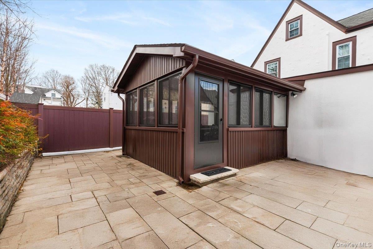 212 Manhattan Avenue Photo 32