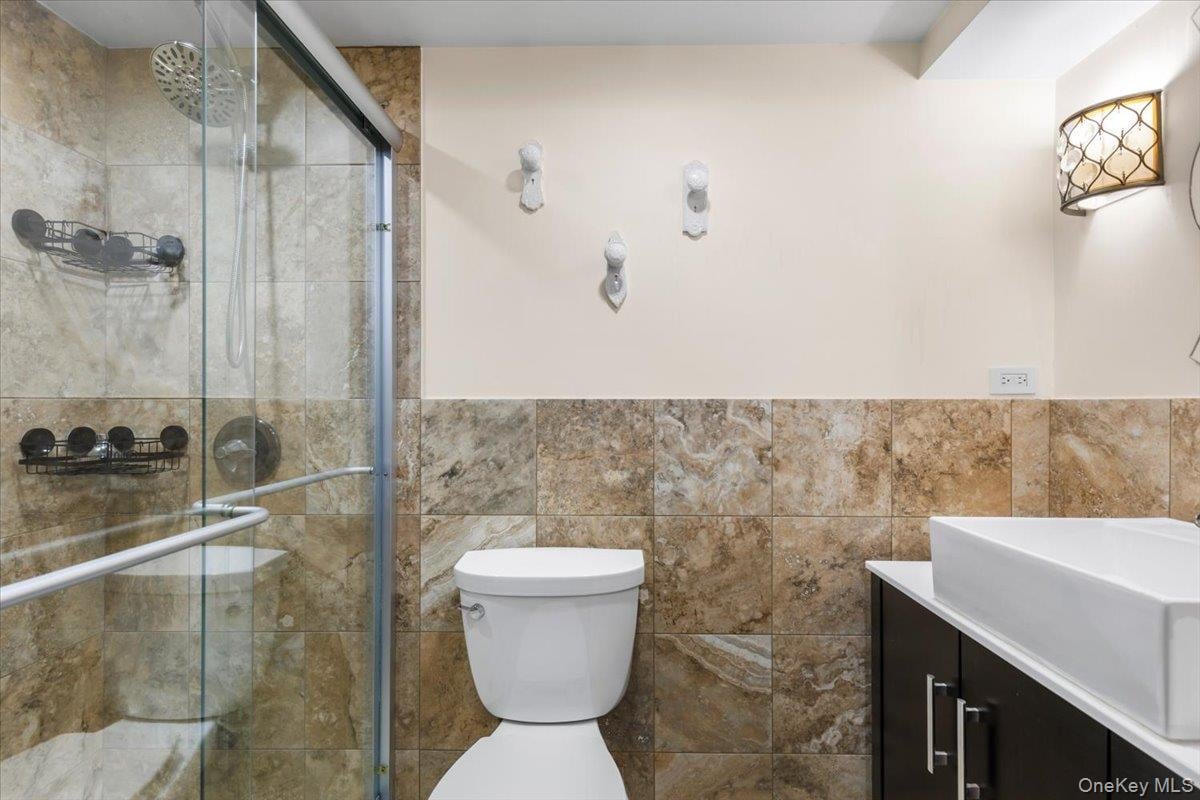 212 Manhattan Avenue Photo 27