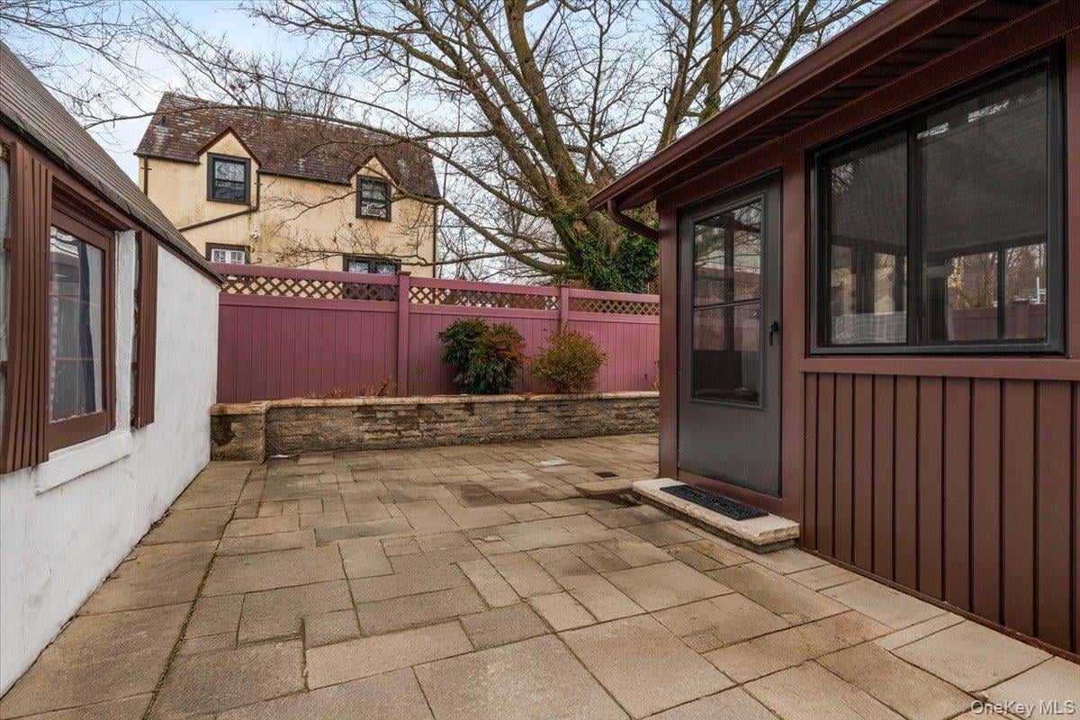 212 Manhattan Avenue Photo 30