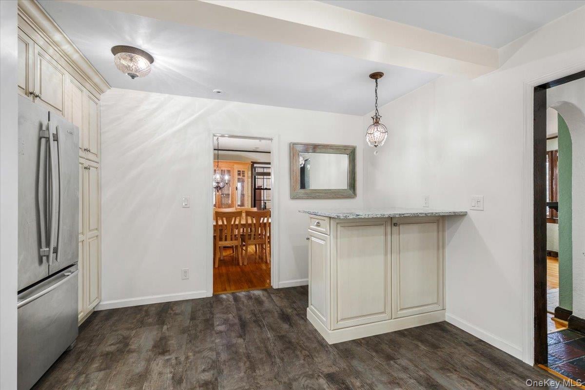 212 Manhattan Avenue Photo 17