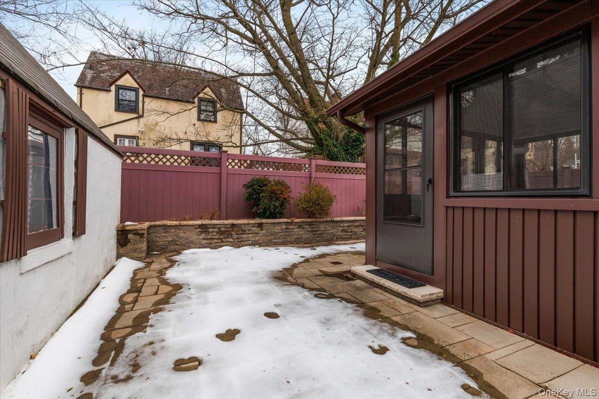 212 Manhattan Avenue Photo 31