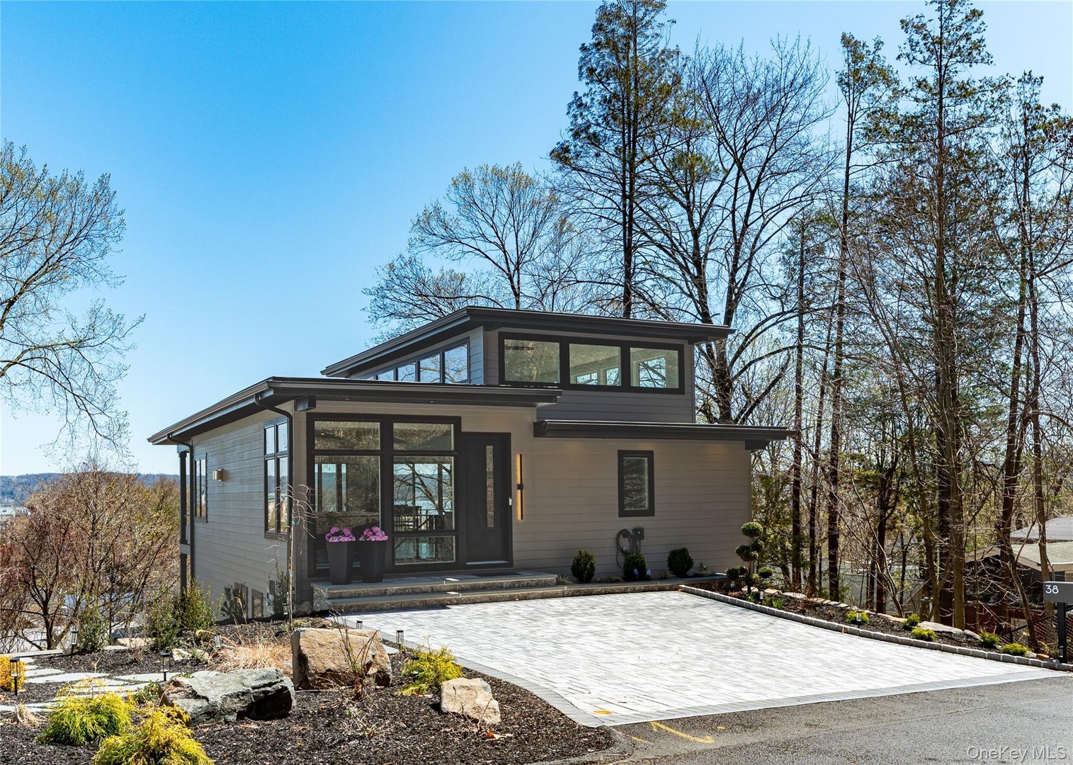 38 Tate Avenue Photo 2