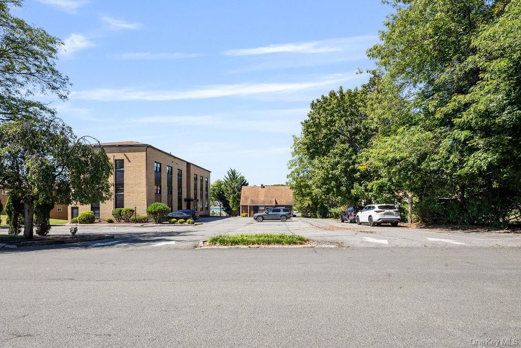 7 Elmwood Drive Photo 4