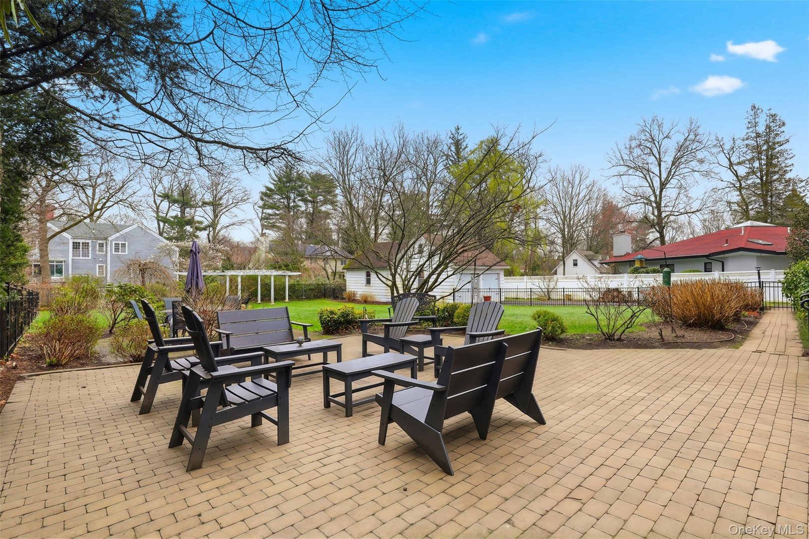 12 Little John Place Photo 37