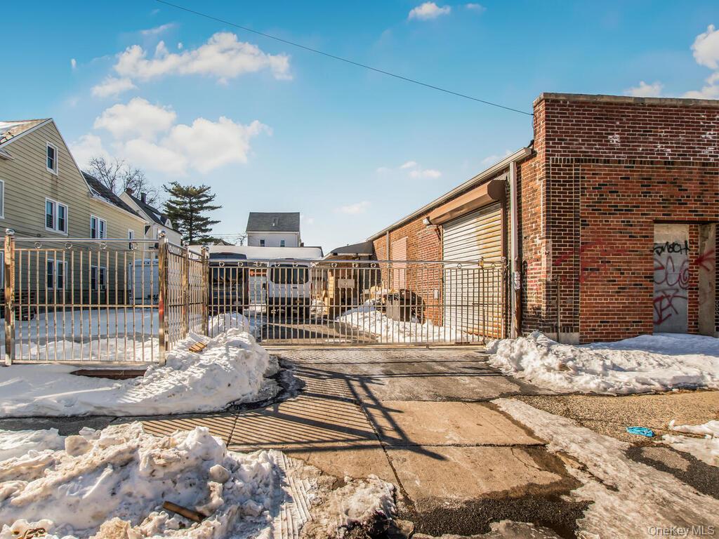 200 W 1st Street Photo 24