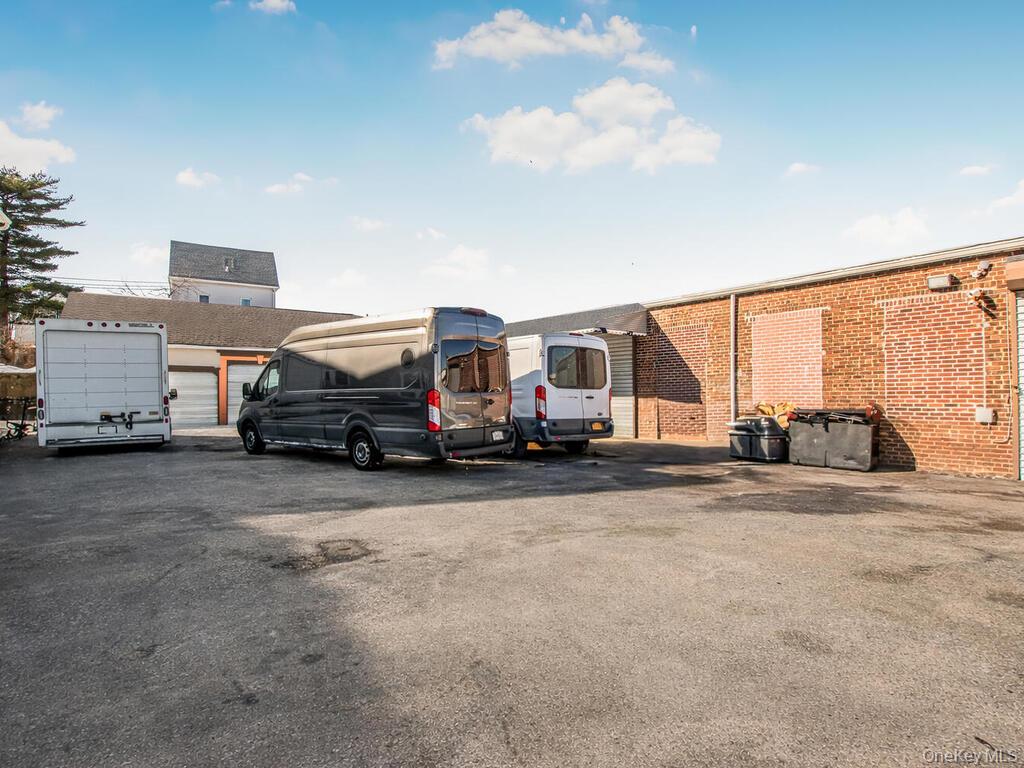 200 W 1st Street Photo 32