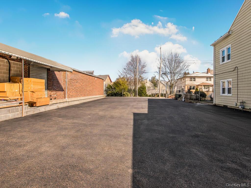 200 W 1st Street Photo 37