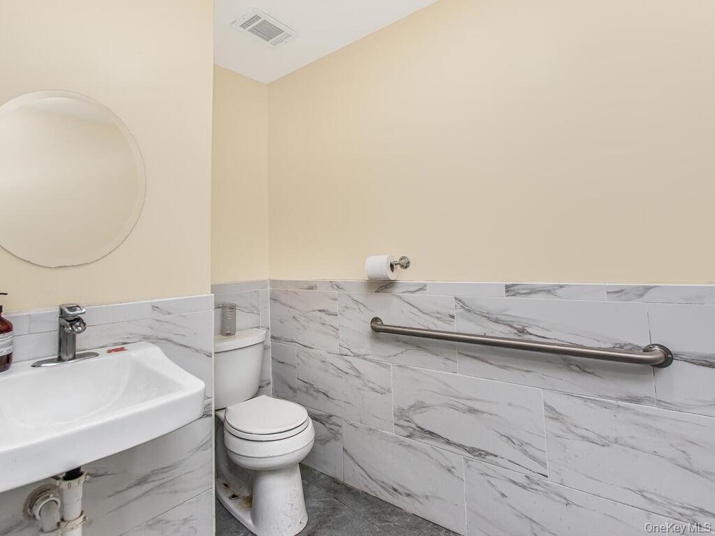 200 W 1st Street Photo 22