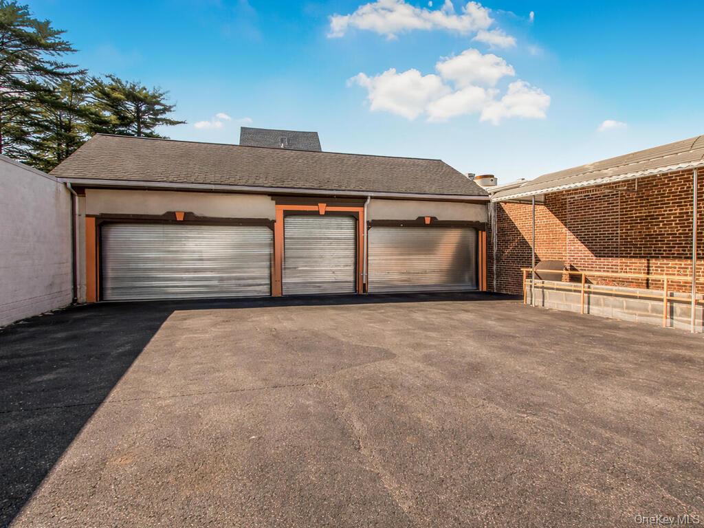 200 W 1st Street Photo 33