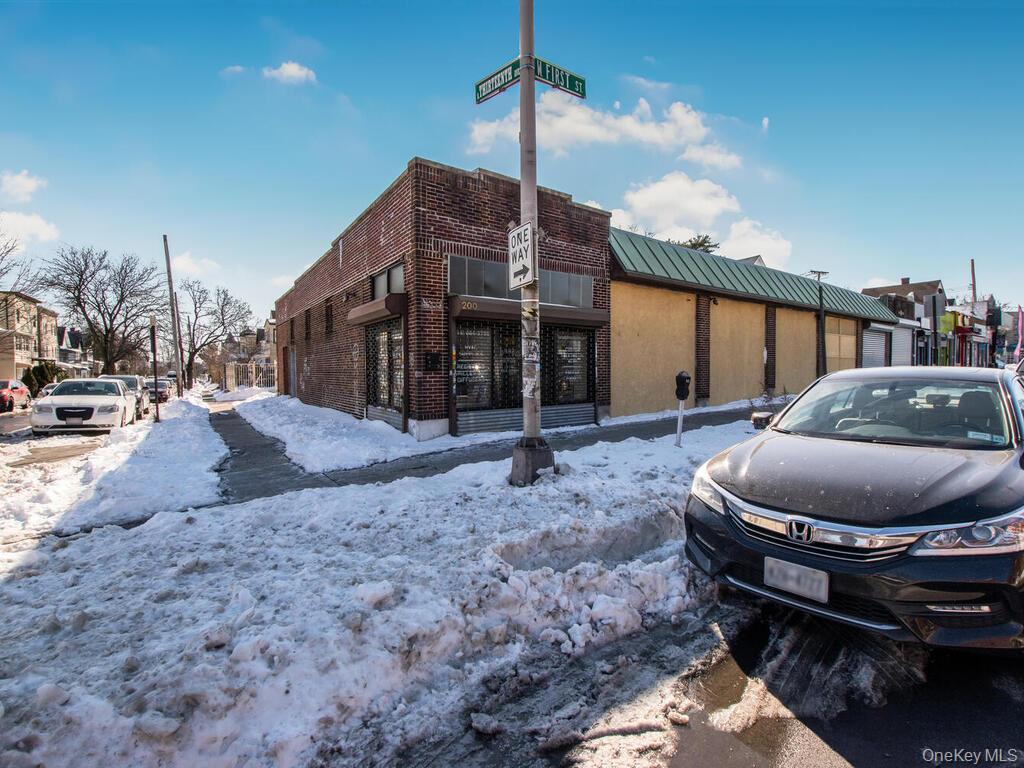 200 W 1st Street Photo 28