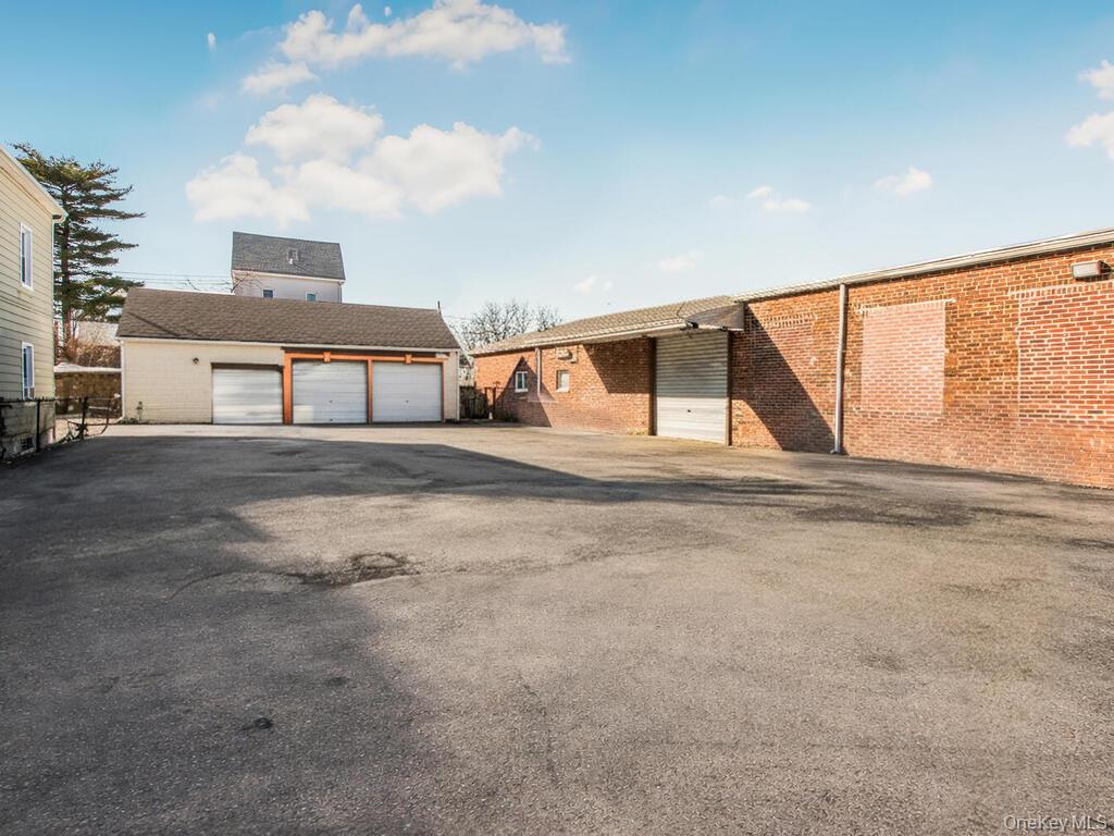 200 W 1st Street Photo 31