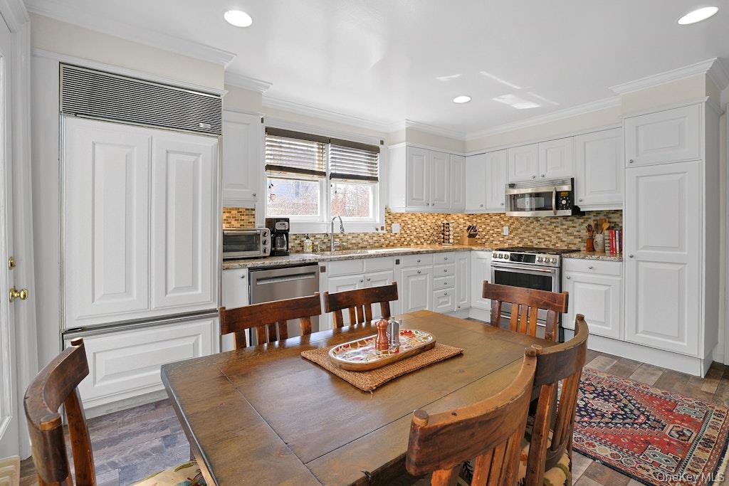 280 Bedford Road Photo 18