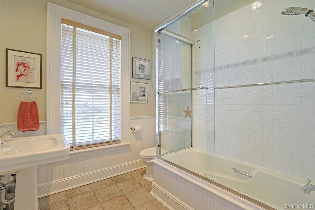280 Bedford Road Photo 21