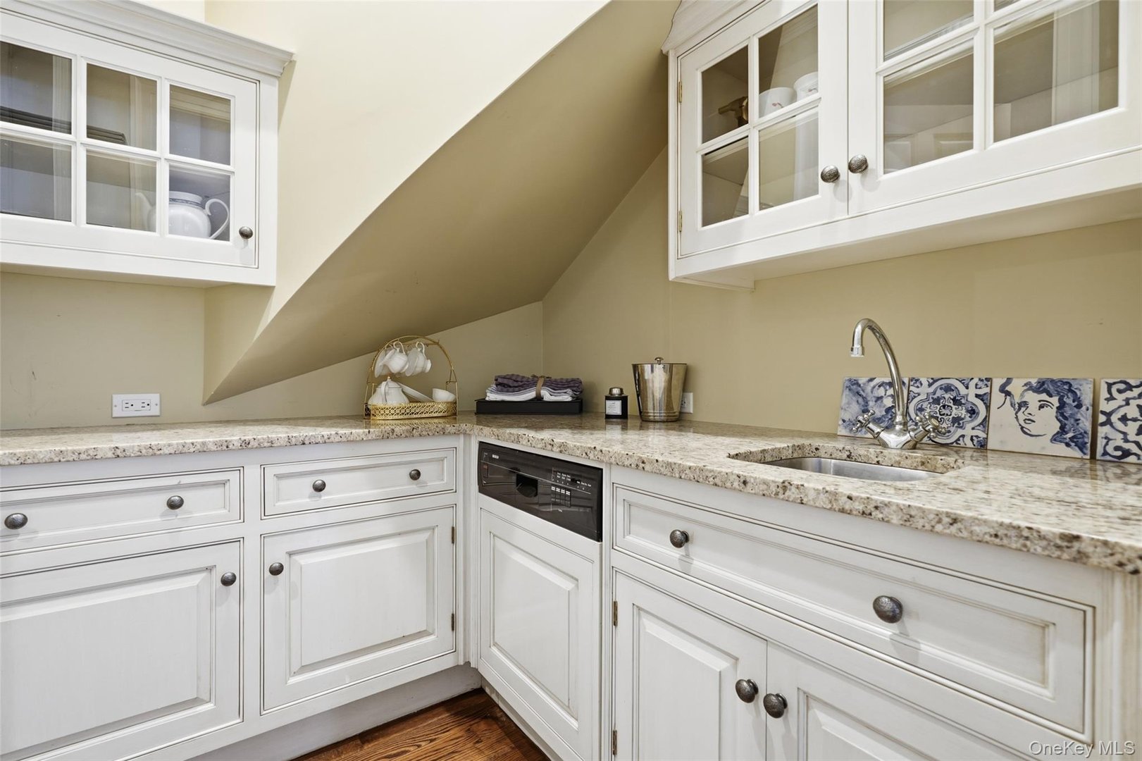 5 Rock Shelter Photo 30