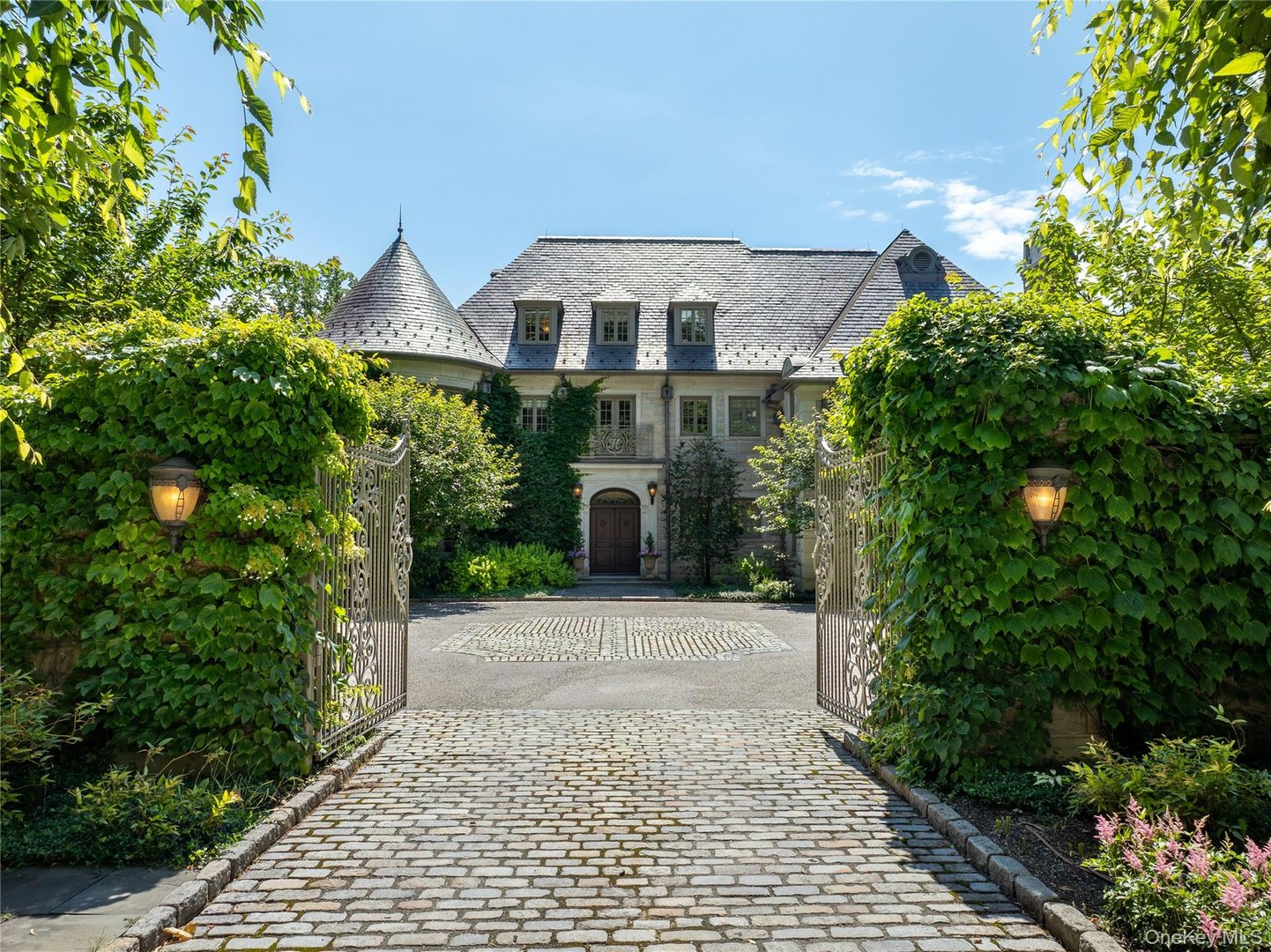 17 Cowdray Park Drive Photo 1
