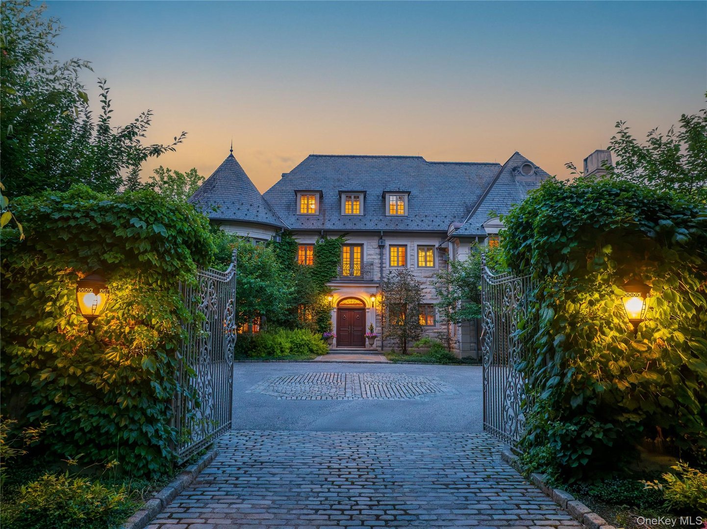 17 Cowdray Park Drive Photo 14