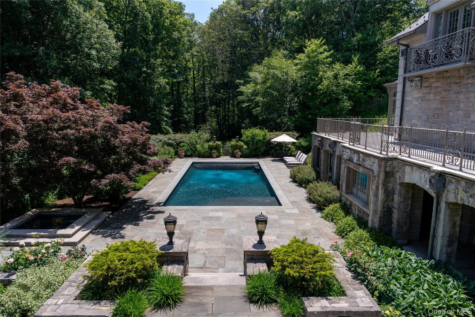 17 Cowdray Park Drive Photo 11