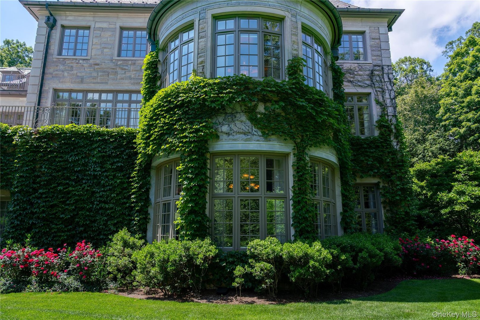 17 Cowdray Park Drive Photo 3